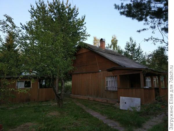 это вид со входа на участок ( с калитки)