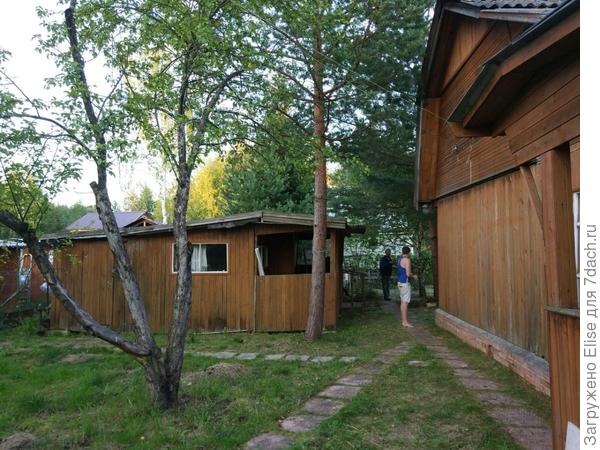 тоже примерно вид с калитки