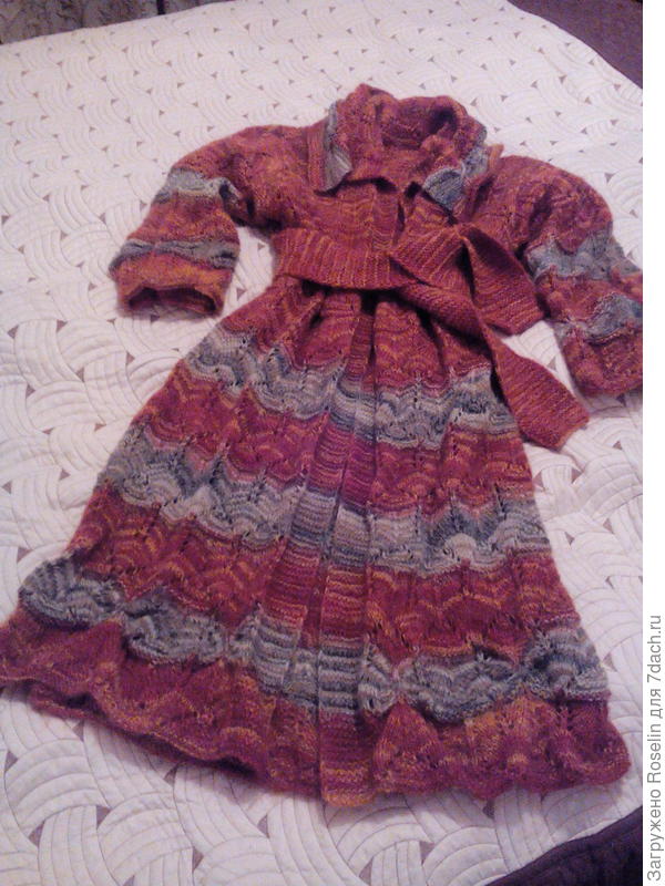 Прошлой зимой пальто связала. Тонкое,но очень тёплое. В две нити,мохер и микрофибра.