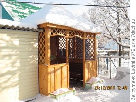 Беседка зимой