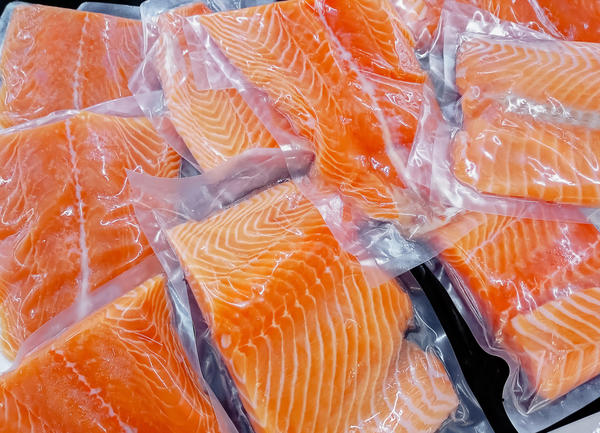 Соленая красная рыба из магазина - не самый подходящий продукт для худеющих