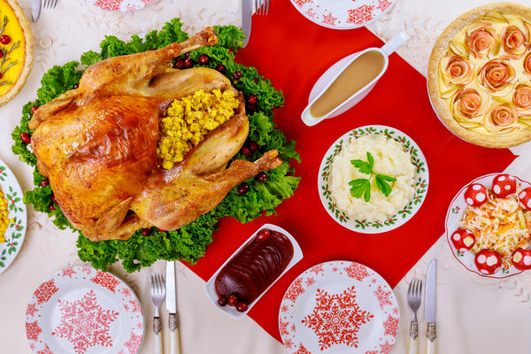 Мясо и курочку лучше запечь в духовке