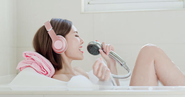 Водонепроницаемые наушники, колонки или микрофон — песня, а не подарок