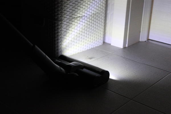 В полной темноте подсветка хорошо освещает рабочую зону