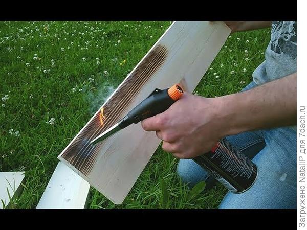 Текстуру можно наблюдать, например, у обычной доски: множество волокон образуют характерный рисунок.