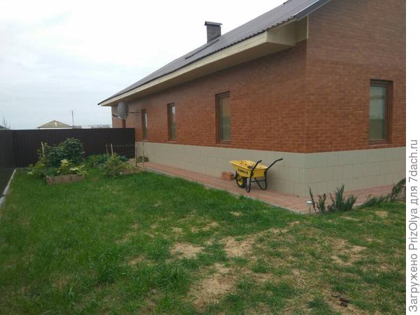 Это вид за домом