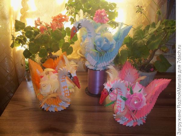 Цветные лебеди - были сделаны в подарок учителям.