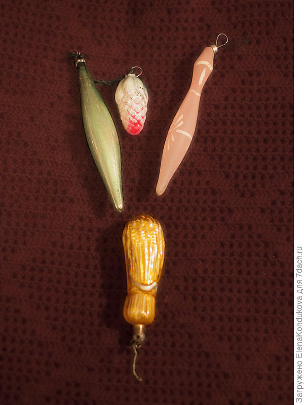 Это тоже шестидесятники... Были еще и кукуруза и ячмень, но остался один сноп.