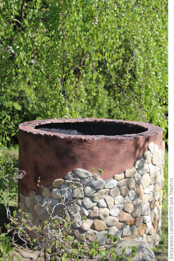 Декор бетонного кольца колодца