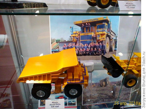 а это модель того самого Белаза, что под погрузкой у Хитачи на фото выше стоит