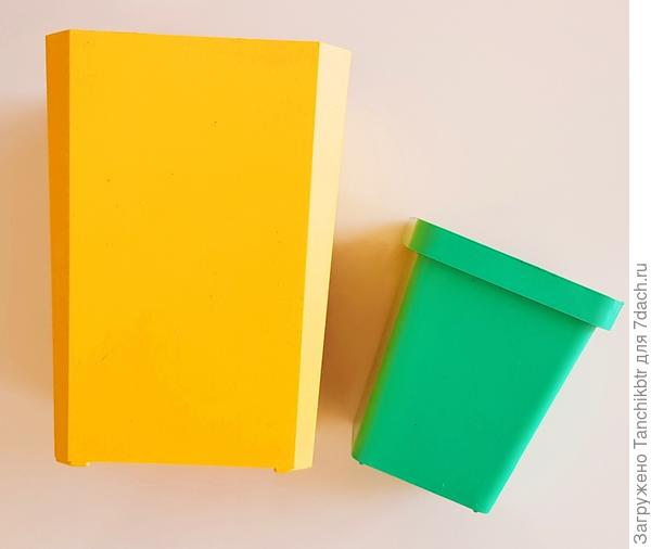 Сравнение (слева на 750 мл, справа на 200 мл, в которых изначально "сидели" у меня эустомы)