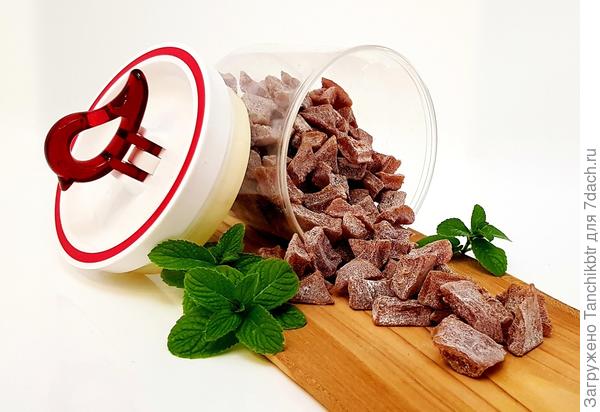 И скорректировала немного порцию сахара (всегда так делаю, уже какая-то «чуйка» выработалась и знаю, сколько нужно класть для моего вкуса): на 2300 г мякоти взяла 500 г сахара – идеально!