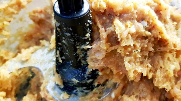 Пробить куриный фарш