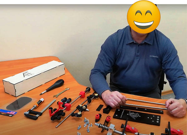 Какие-то горизонтальные, вертикальные и поперечно-продольные конструкции, шайбочки да болтики с гайками, пружины, прижимы, штоки – мама дорогая