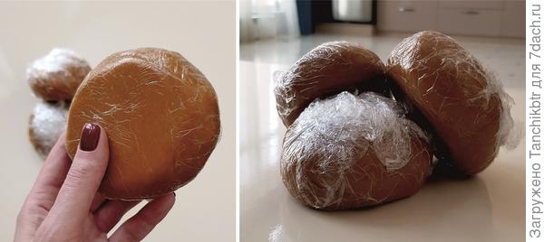 Знаете, рецептура с моим проверенным рецептом по ингредиентам одна и та же (кроме соды, как уже успели заметить), но технология приготовления совсем иная. Раньше «медовое» тесто доставляло немало хлопот, прилипало к скалке, пергаменту и пр.  А тут – очень податливое тесто, можно раскатать довольно тонкие коржи, понравилось с ним работать. Но у меня возник вопрос: та ли рецептура опубликована на сайте? Смущает следующее: «Масло и мёд выкладываем в кастрюлю, ставим её на водяную баню. Растапливаем полностью масло и мёд, добавляем соду. Постоянно помешивая, держим смесь на огне около 7 минут». Подобные манипуляции при таком временном отрезке, как минимум, приведут к карамелизации! У вас на фото белесые как «шарики» из теста, так и коржи после раскатки. Как такое возможно?  Лично кое-как дождалась 4-5 минут, помешивая... сняла с огня. По цвету – уже конкретная карамелька 😉