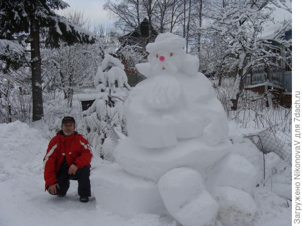 Автор зимних скульптур