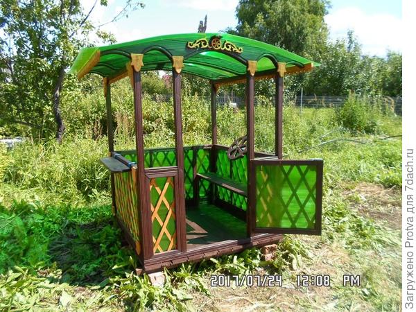 Беседка одна из любимейших игрушек.