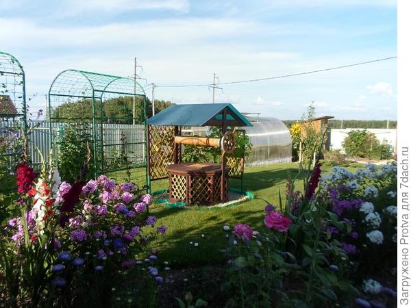 Колодец тоже облагорожен.