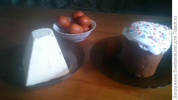 А здесь еще и пасха творожная