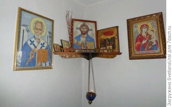 Зажгли лампадку.Христос воскресе!