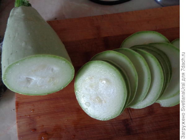 Мякоть нежная,с мелкими семенами