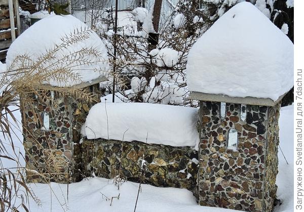 Снег идет через день.