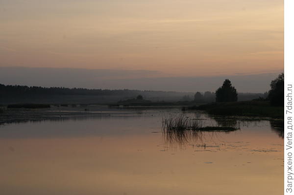 На рассвете... (Простите за пятна на объективе!)