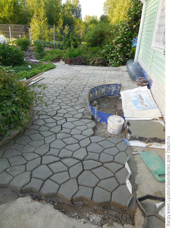 Попытались и мы сделать такой карман при переделке патио.