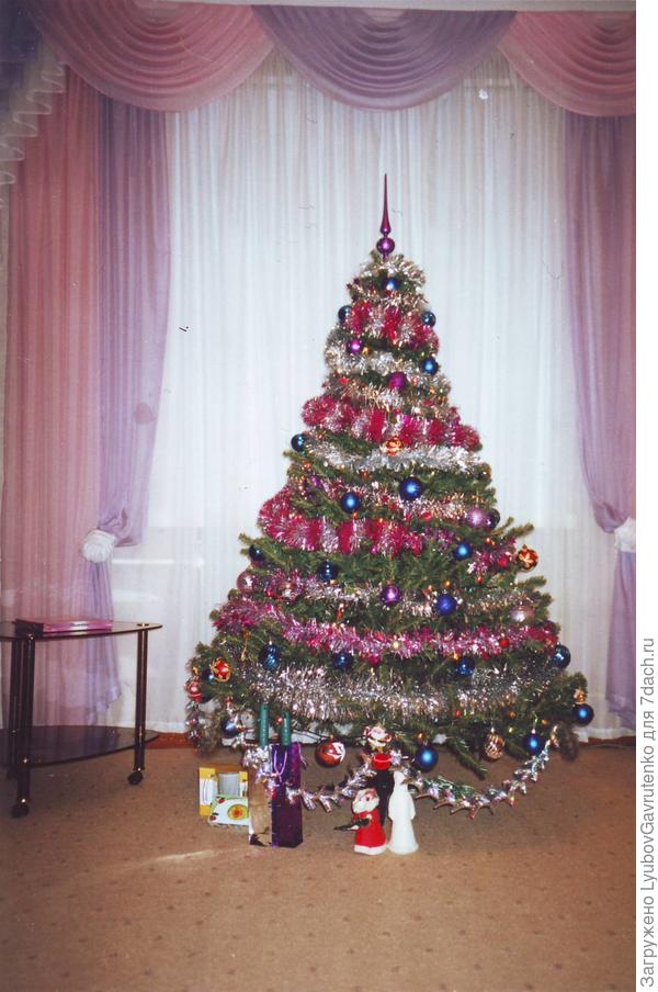 2007-й. Ёлки так уматывали))) мишурой!