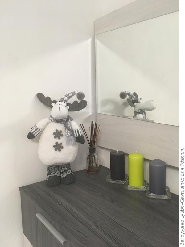 Это у меня уже было в гостиной ( правда, без игрушки - как раз в Леруа и купили)))