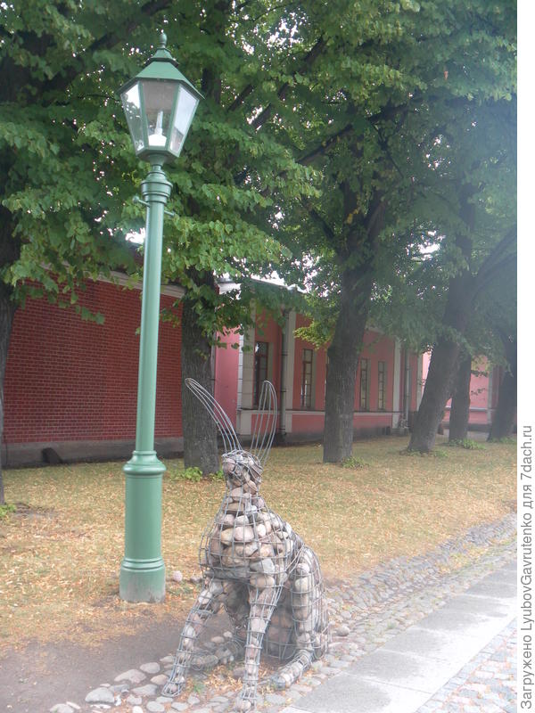 А вот такую фигурку мы видели в Петропавловке! Не зря же она расположена на Заячьем острове!