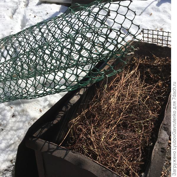 У нас для сжигания приспособлено вот такое металлическое корыто