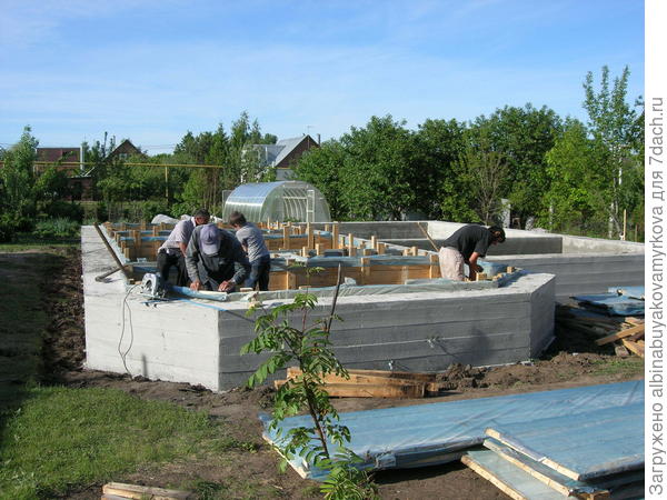 Вот уж и опалубку снимаем....