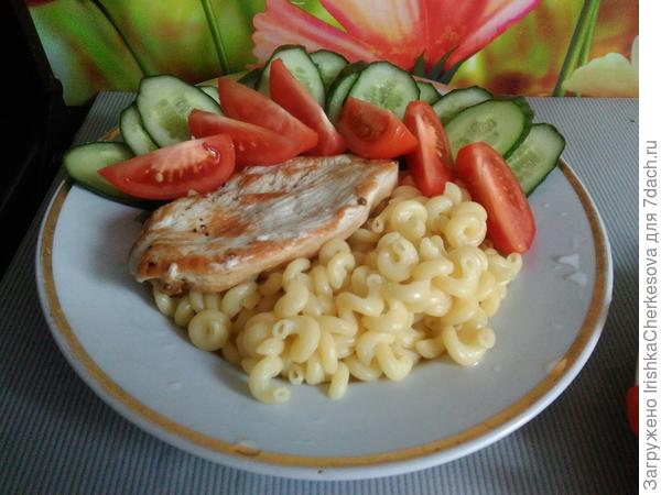 Индейка на подушке из макарон и овощи. Для мужа