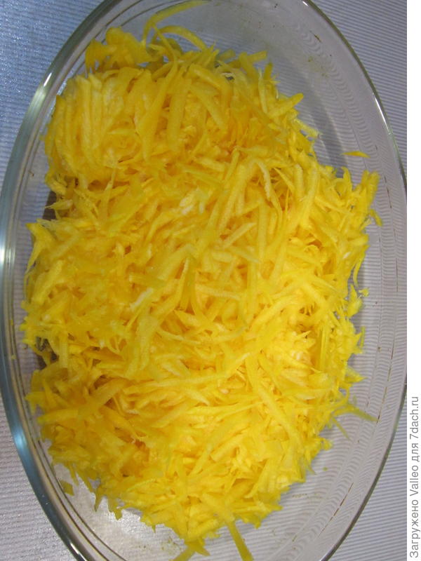 натираем кабачок