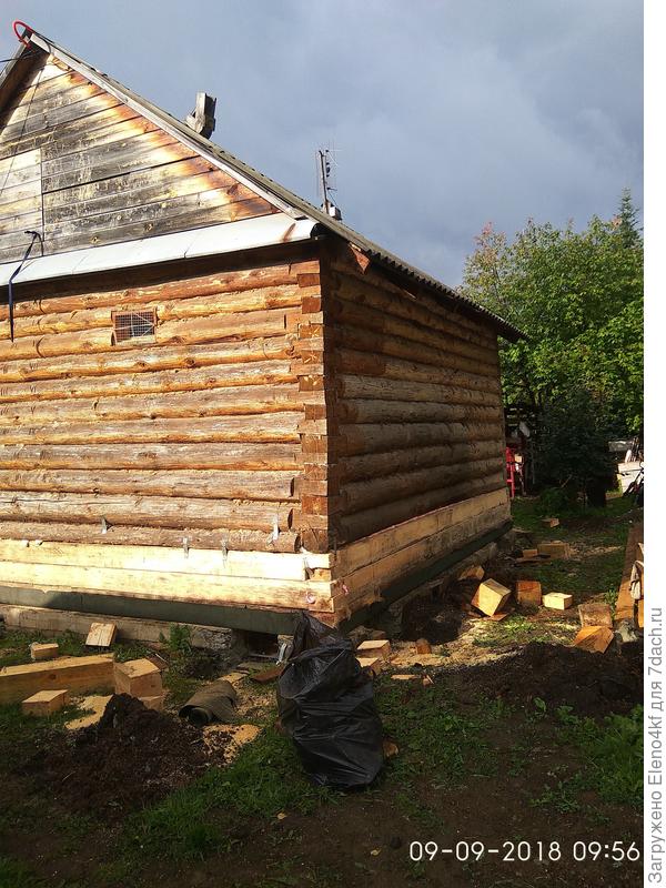 Брус укладывали в лапу.