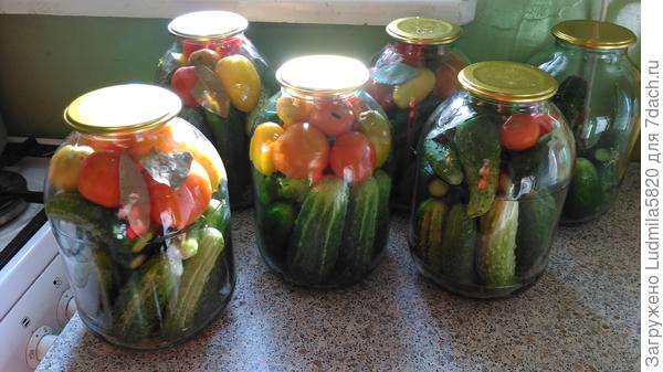 Огурцы с помидорами, сладковатые