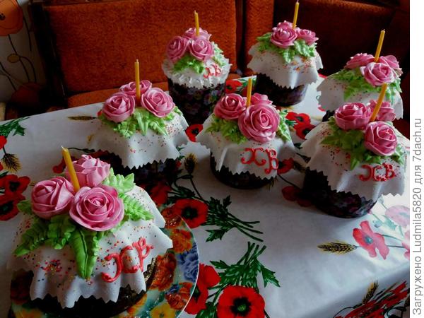 Еще я оформляю мастикой и кремом