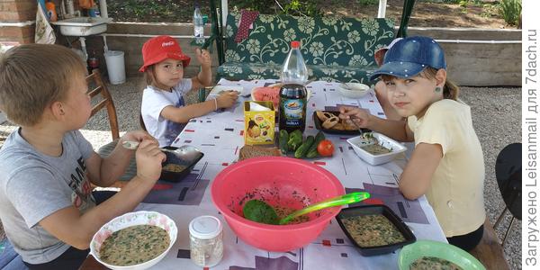 Все малыши собирались у нас на обед