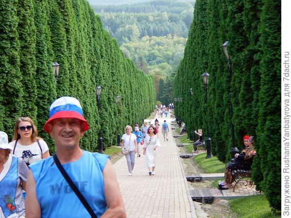 Боковая аллея Долины