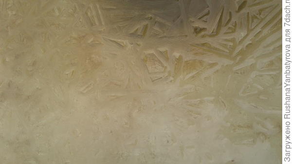 Лед в ванне с водой.