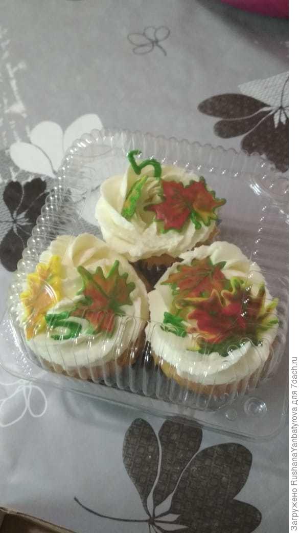 Пироженки мне на День учителя.