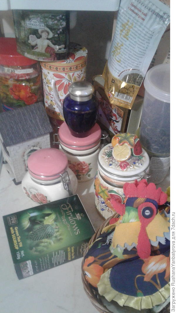 Чайный уголок в кухне.