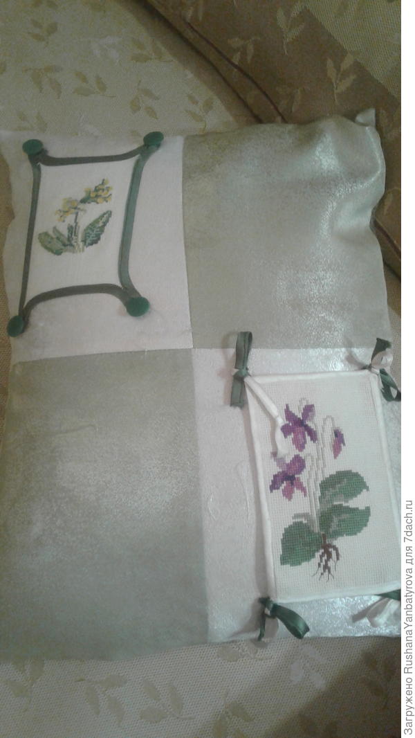 А эти вышивочки предназначались для блокнотов,а оказались на думке.