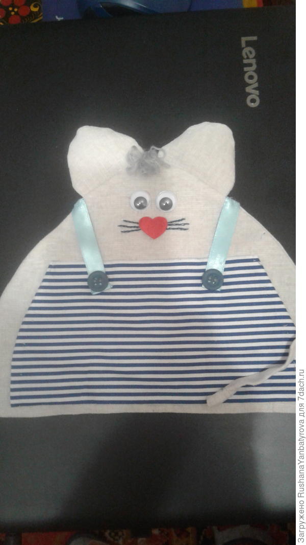 Теперь усатый.