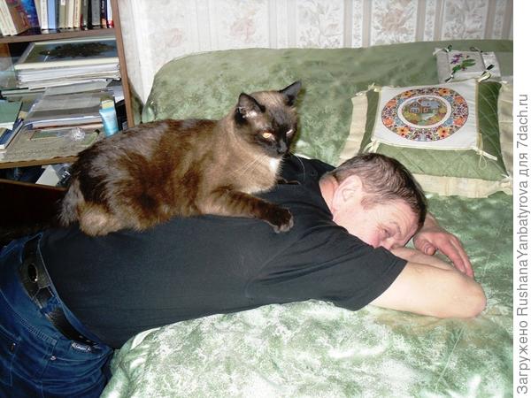 В старой квартире 14 лет назад.