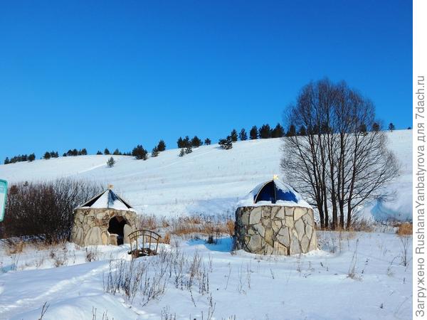 Сейчас домикам поменяли их  крыши-шляпки.