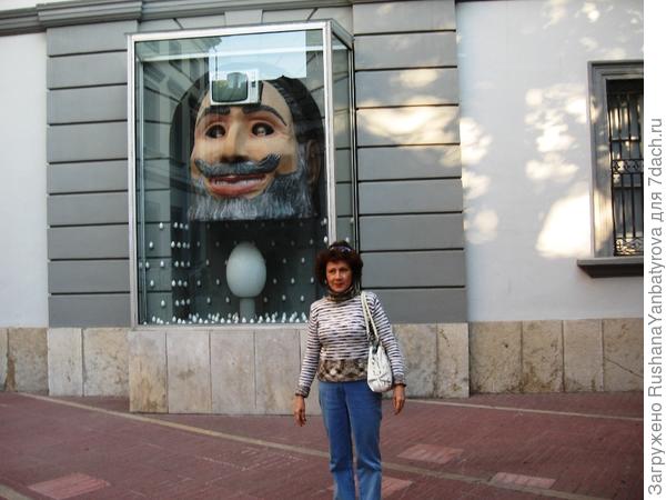 Утром в ожидании открытия музея.