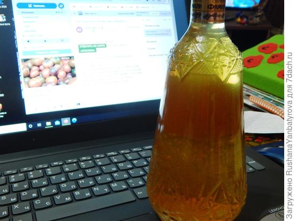 Вот это полусухое получилось из смеси розовой и белой смородины. Вкус очень приятный.