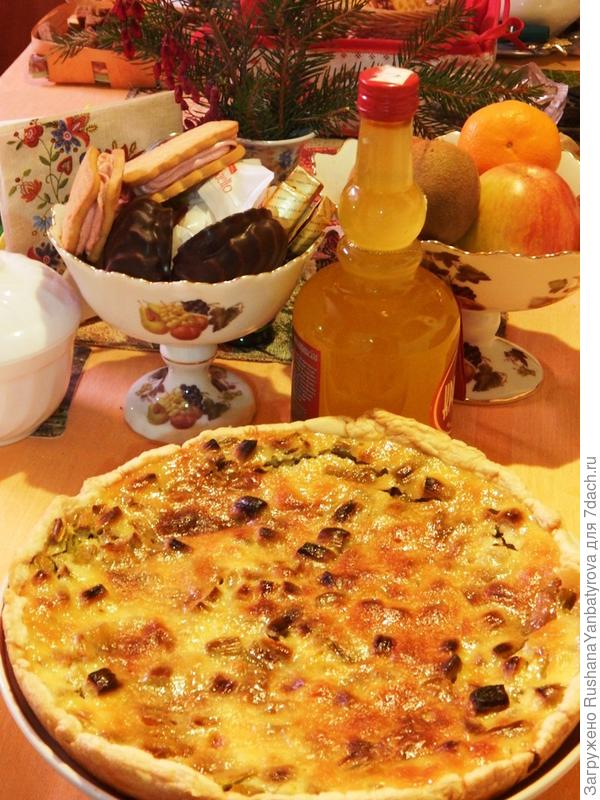 К празднику готовы! Но без картошки с разносолами до пирога не обошлось!